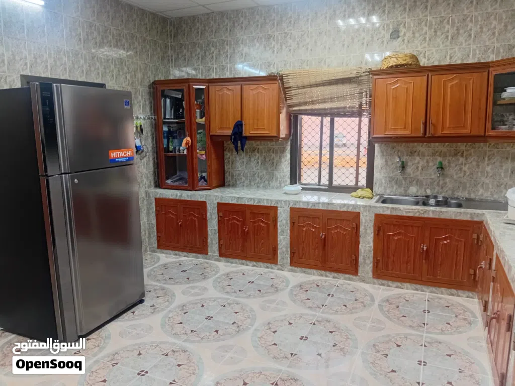 . بيت كبير حال أسرة
