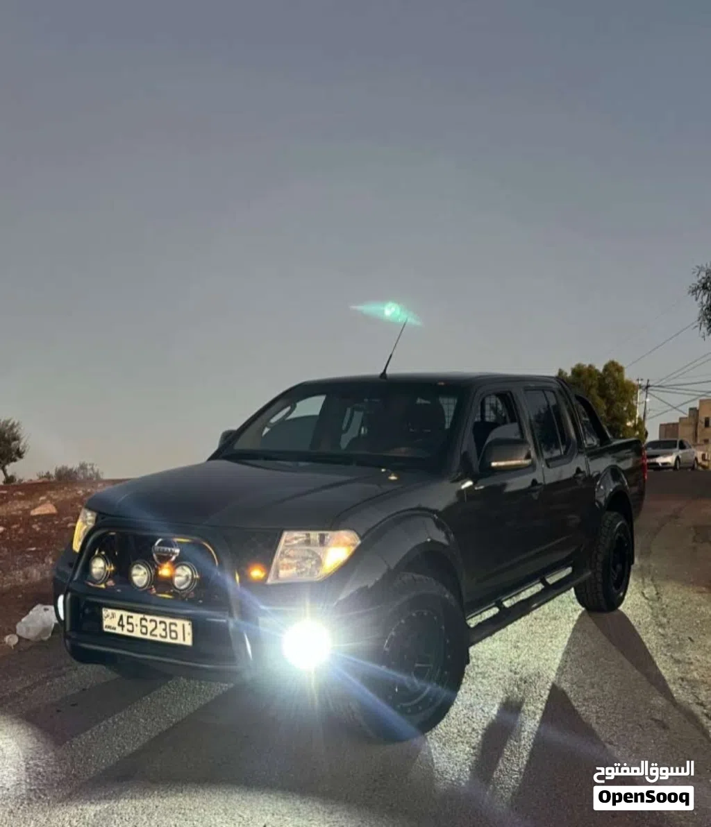 نيسان نافارا LE
