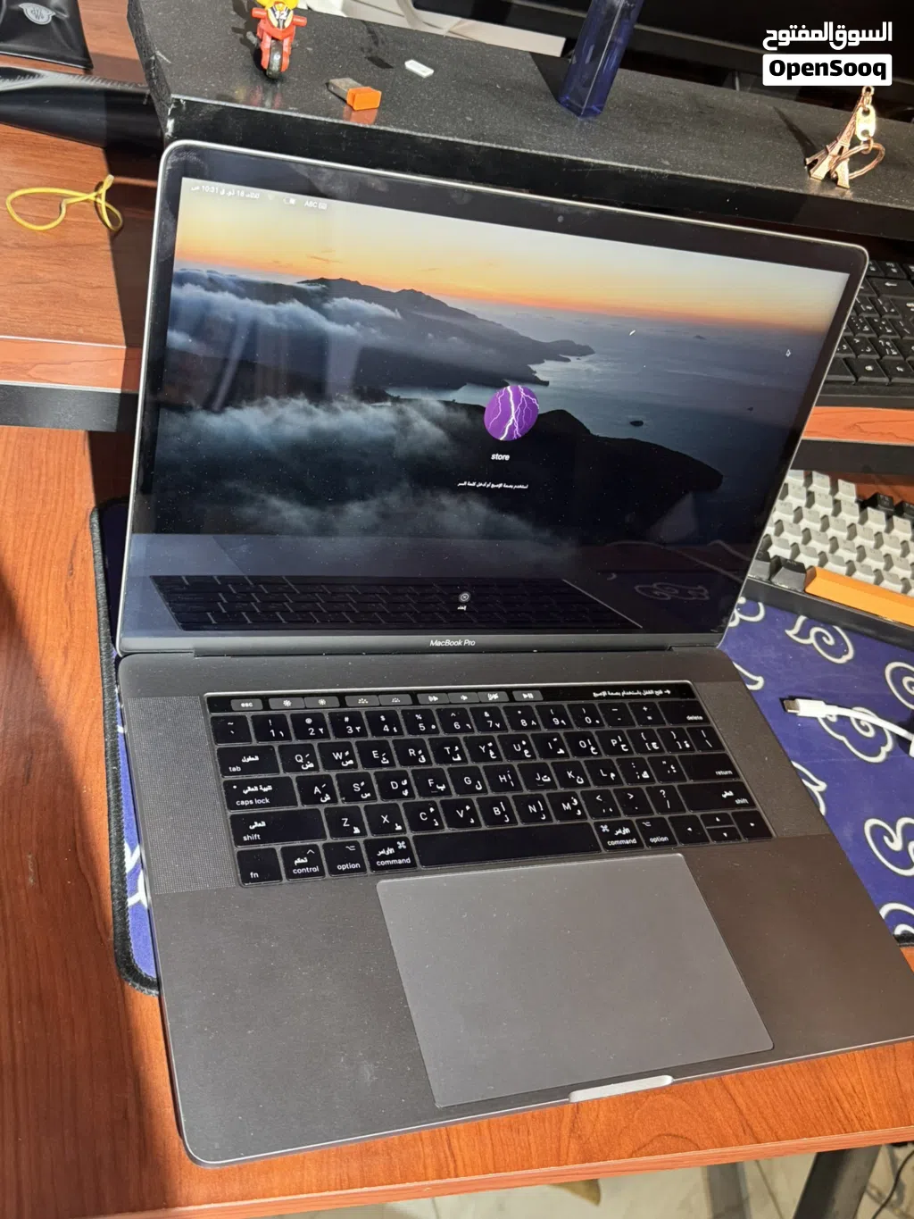 ماك بوك برو 2017 معالج i7 شاشة 4K تاتش بار