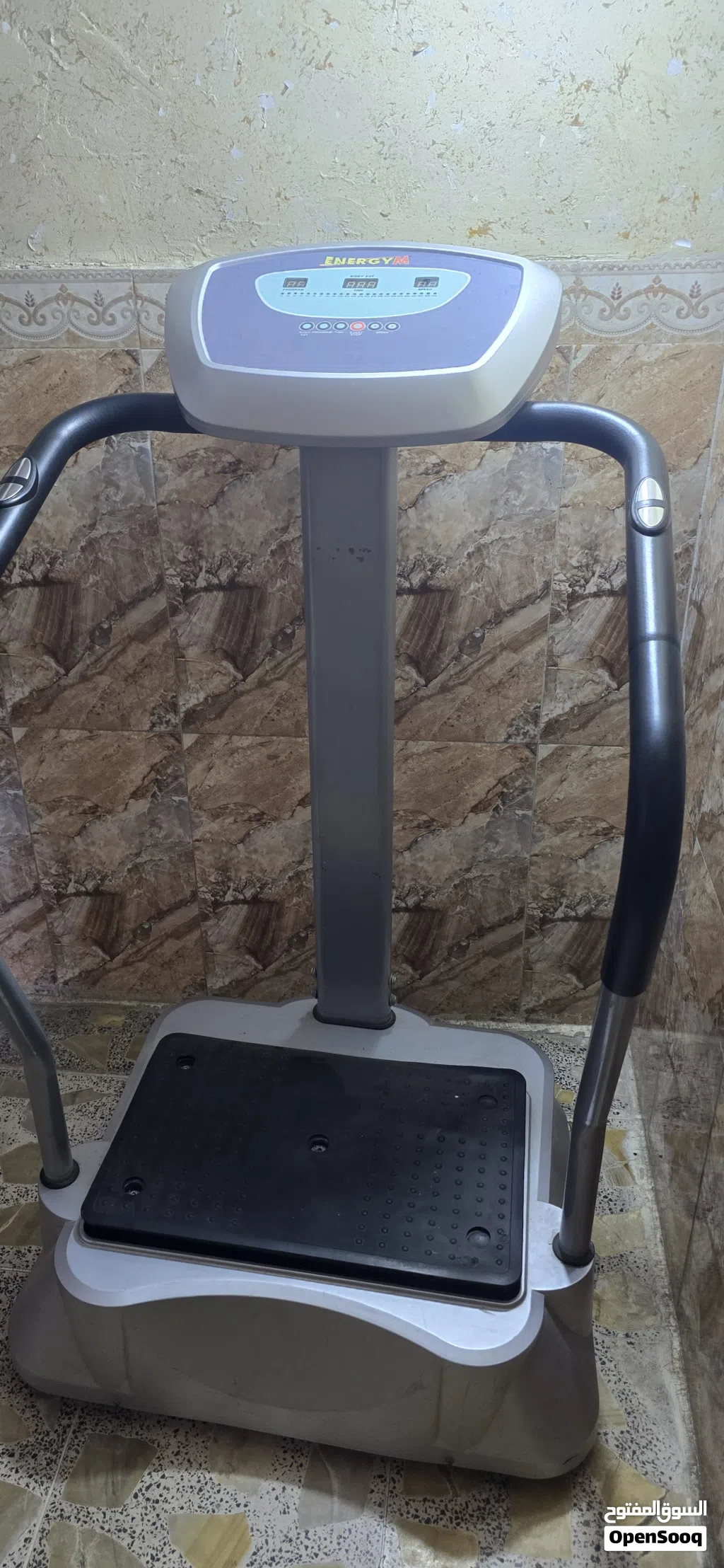 جهاز مساج نضيف جدا شغال ما بي اي نقص