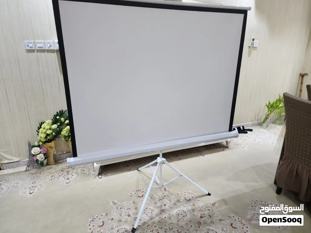 بروجتر مع شاشة عرض
