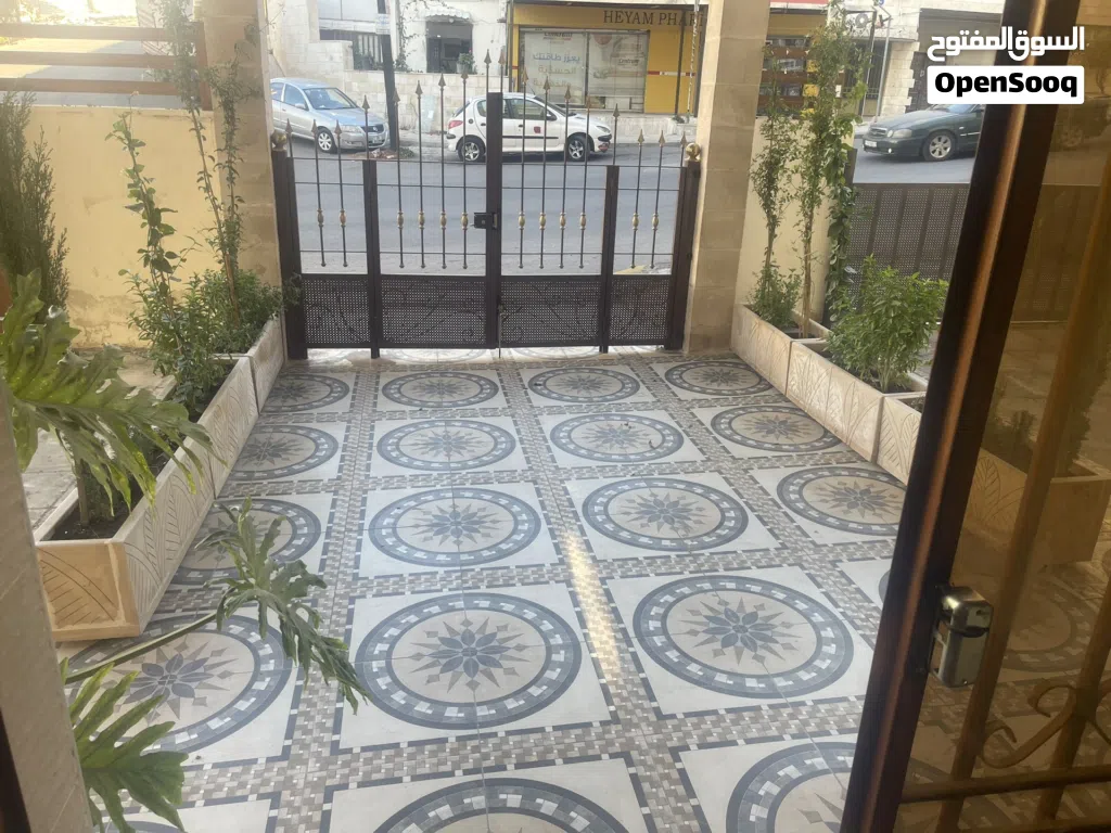 شقق جديده فاخره استثماريه لقطه للبيع ذات موقع مرغوب جدا