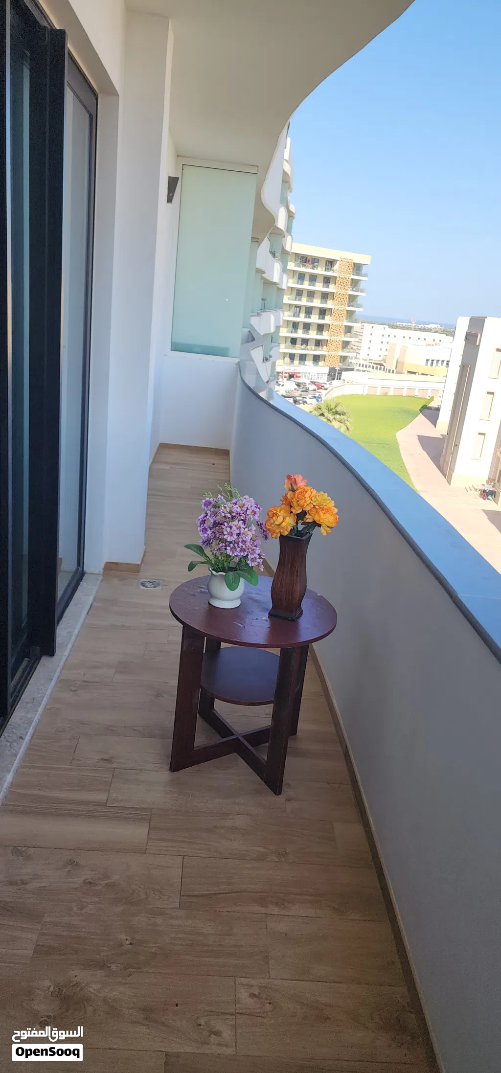 Large 2BHK with 3 toilets & balcony شقة 2BHK واسعة 3 حمامات والبالكونة تطل علي ملعب القولف