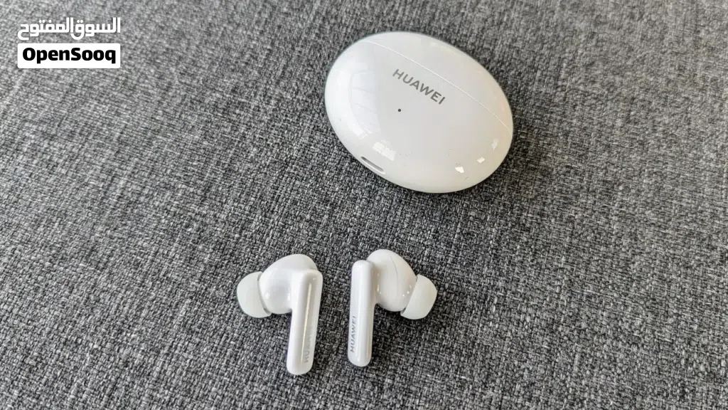 freebuds 5i huawei قاعدة والسماعتين