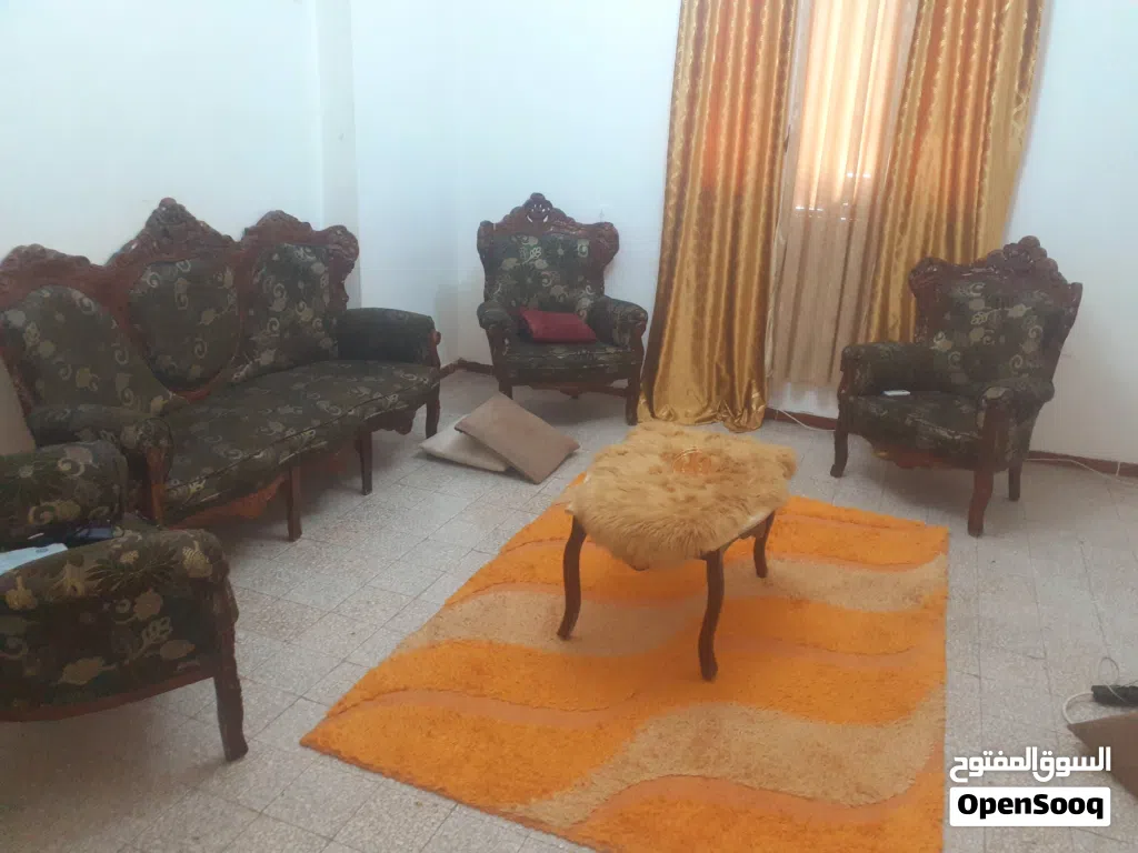 إعلان بيع طقم جلوس فاخر بحالة ممتازة