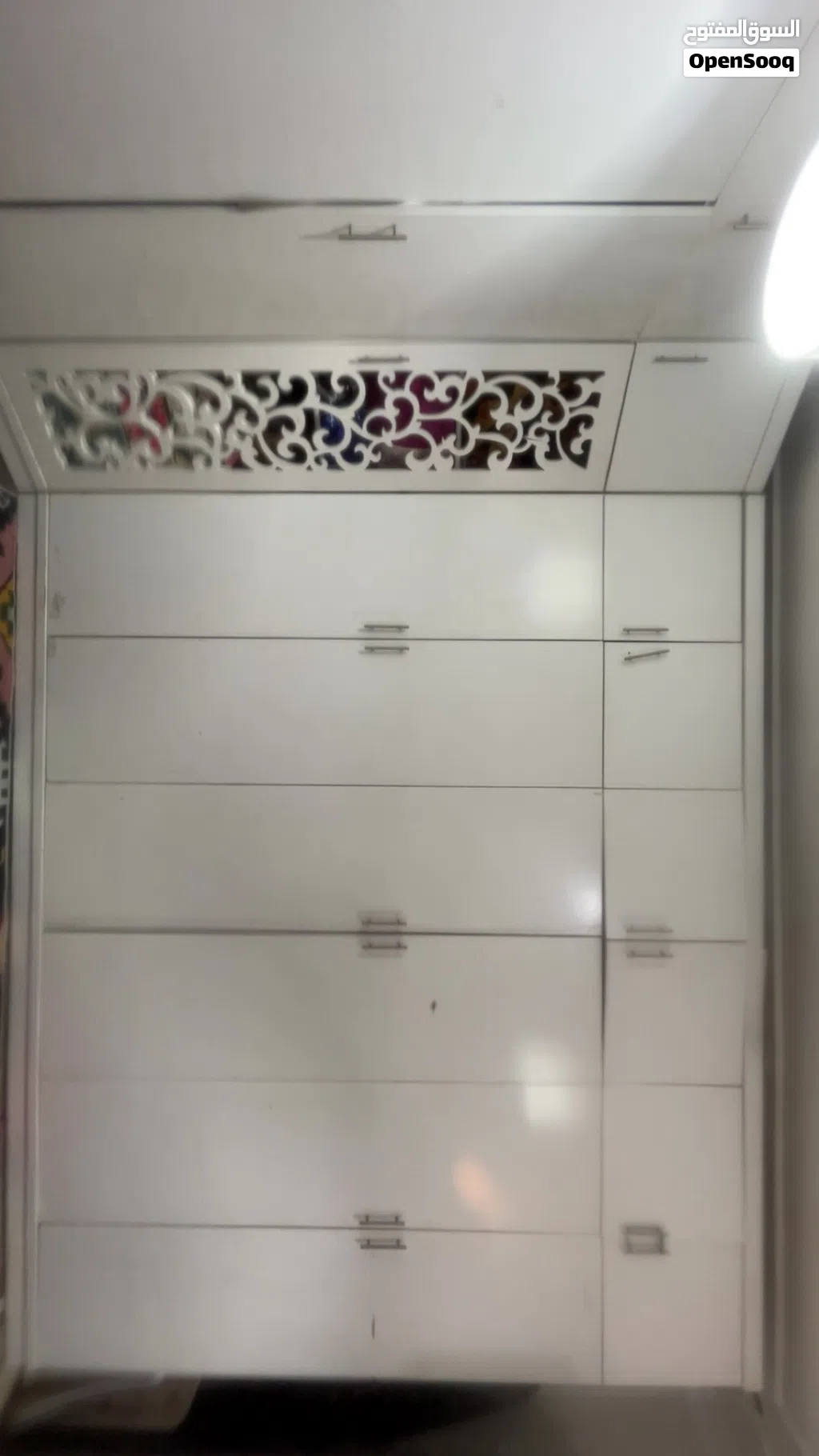 للبيع كبت 12باب مع زاويه وتخزين فوق وتسريحه مع شوفنيره