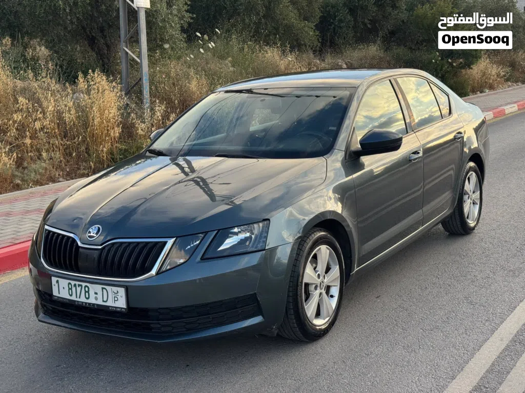 سكودا اوكتافيا Standard
