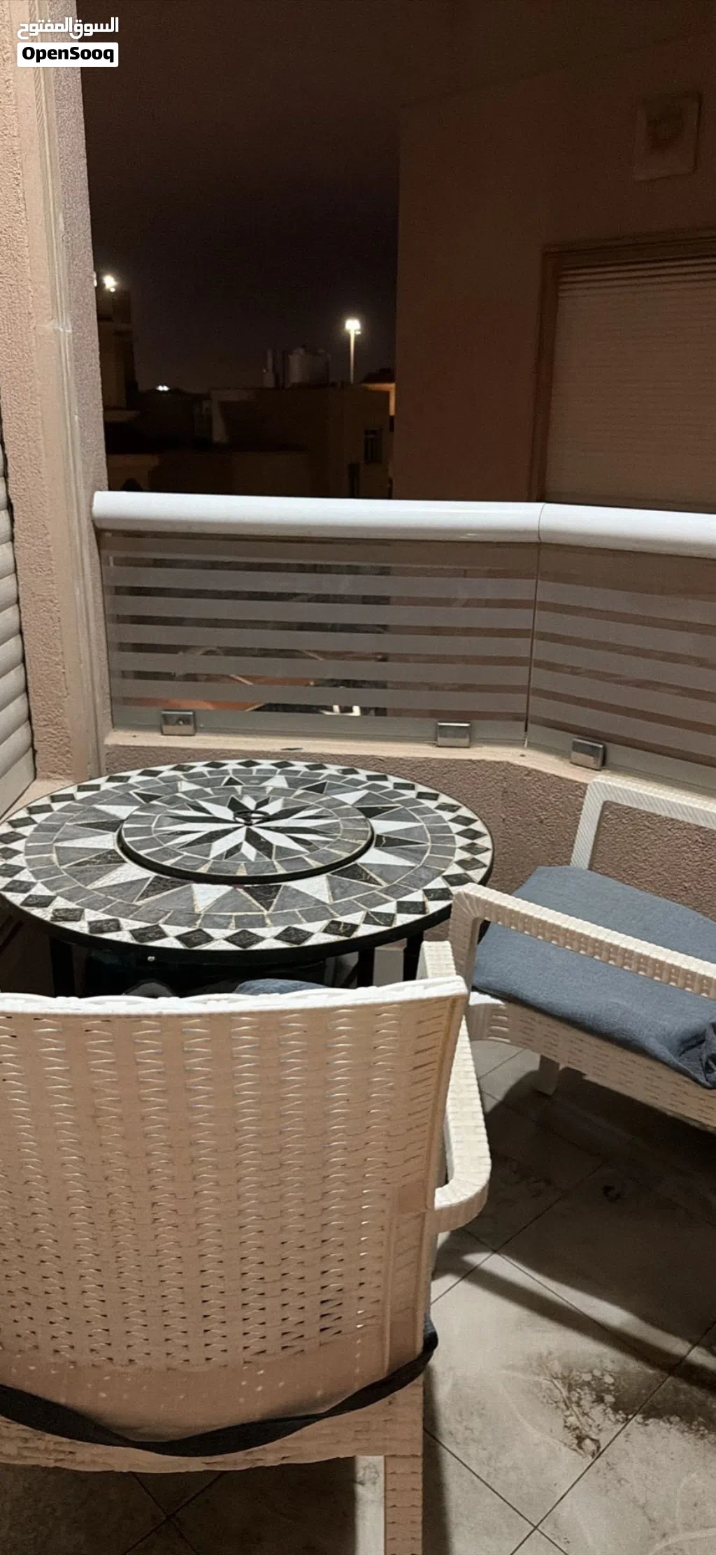 طاوله مع شوايه و كراسي عدد 2