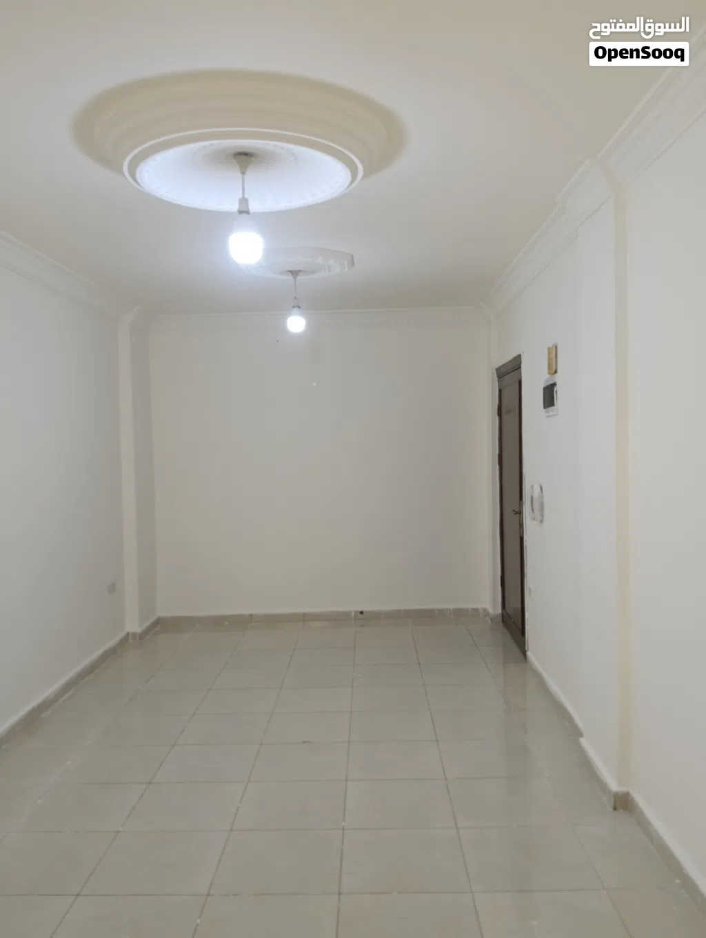 شقة طابق اول للإيجار الشهري مكونة من ثلاث غرف نوم بالقرب من كلية الاقتصار والطب جامعة اليرموك