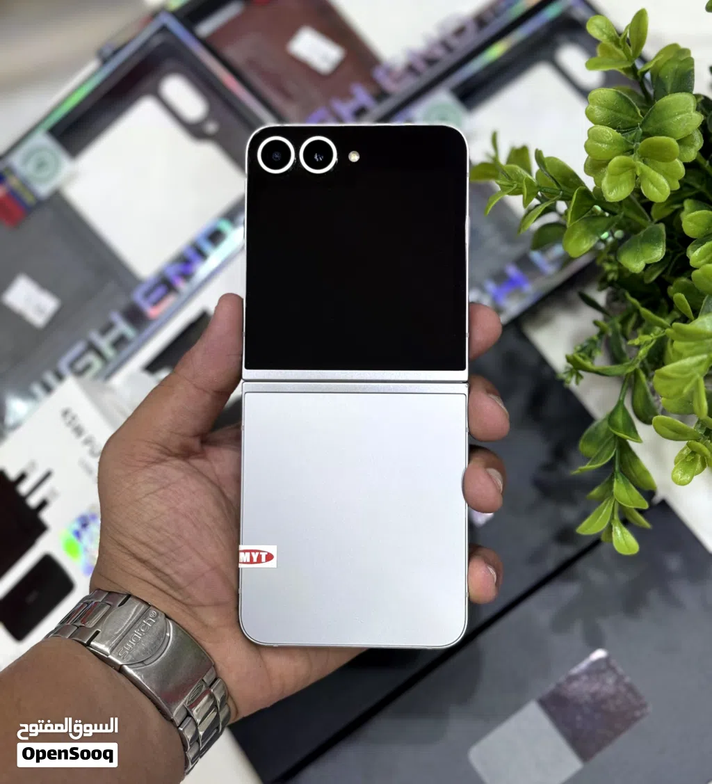 عرض خاص : Samsung Z flip 6 256gb هواتف بحالة الوكالة بدون اي شموخ أو مشاكل مع ضمان و ملحقات