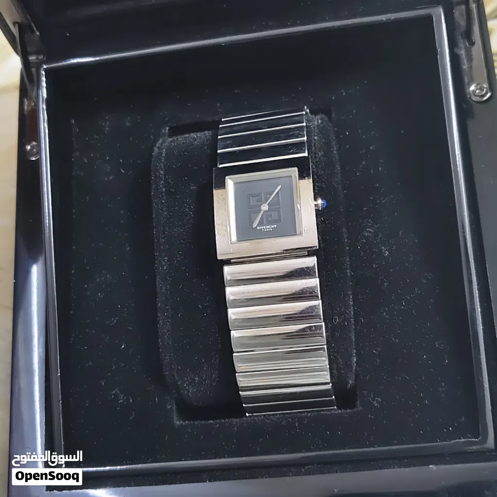 Givenchy Blue Stainless Steel Apsaras Women's Wristwatch 23mm
