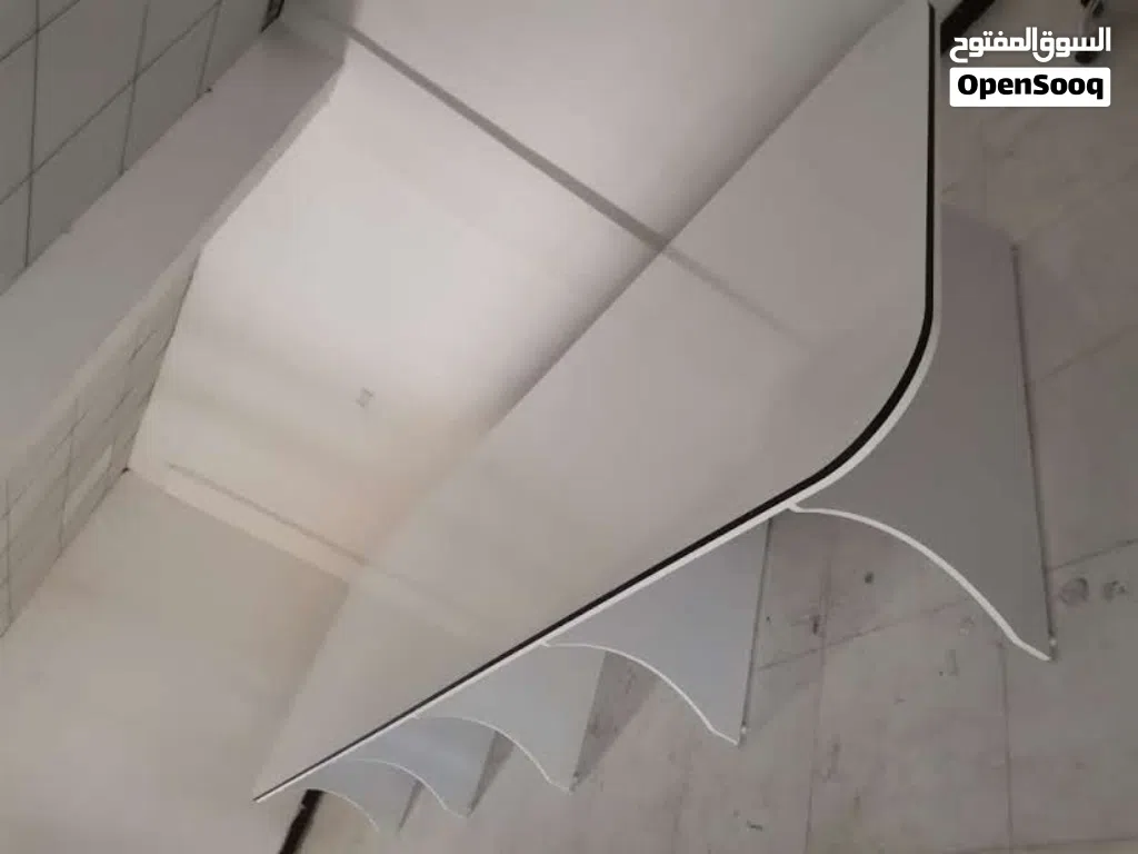 ميز اجتماعات للبيع جديد جدا 5 متر في متر ونص ارتفاع 80