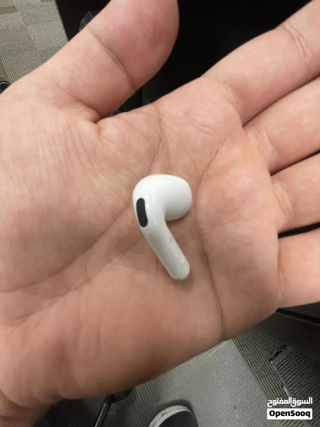 سماعة airpods 4 يمين