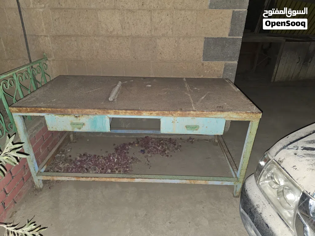 للبيع: طاولة عمل حديدية (بنش ورش ومستودعات) متينة جداً