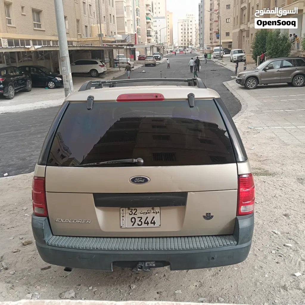 Ford Explorer Standard