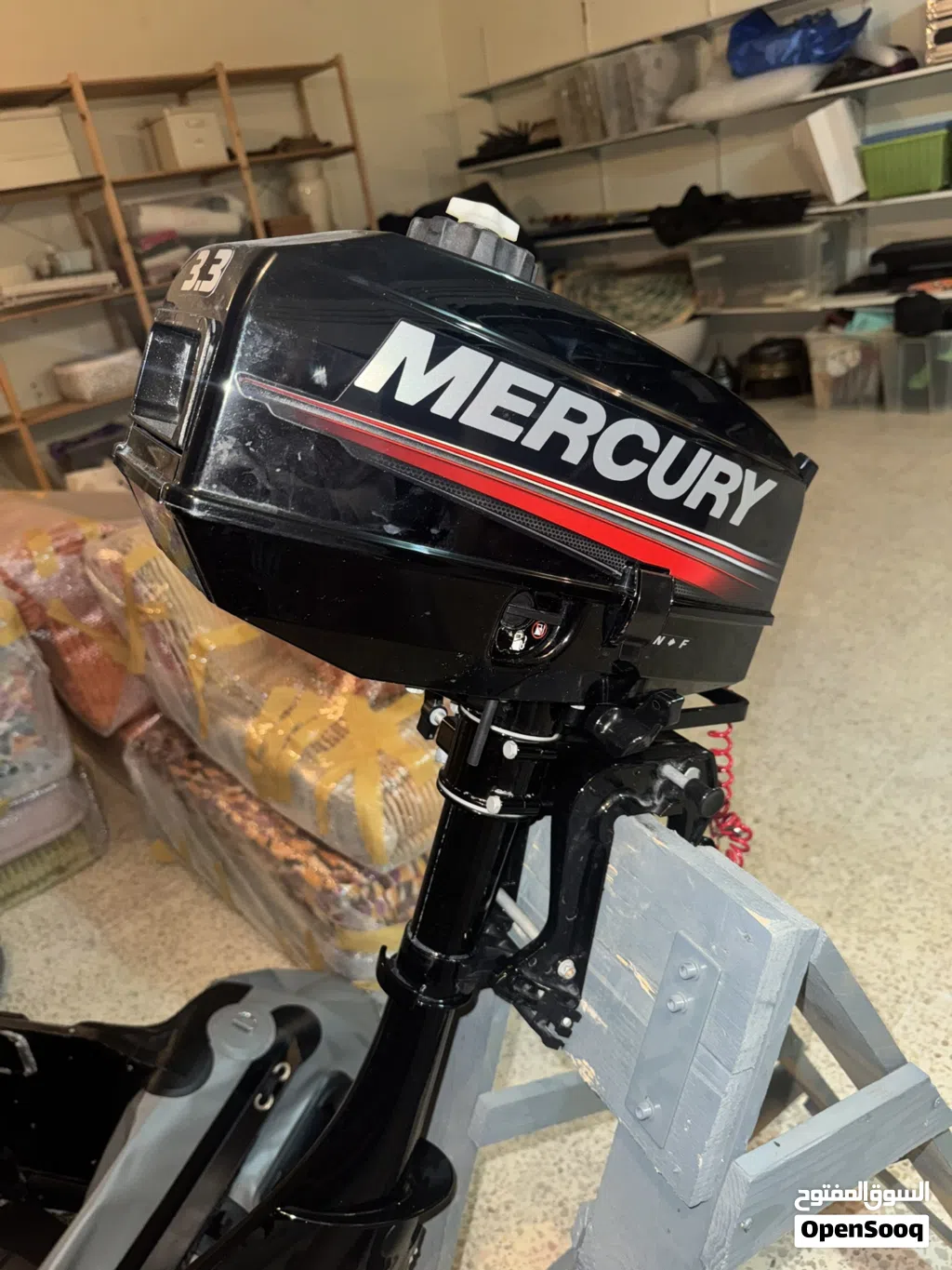 ماكينة Mercury 3.3 حصان مع دينقي بحالة ممتازة