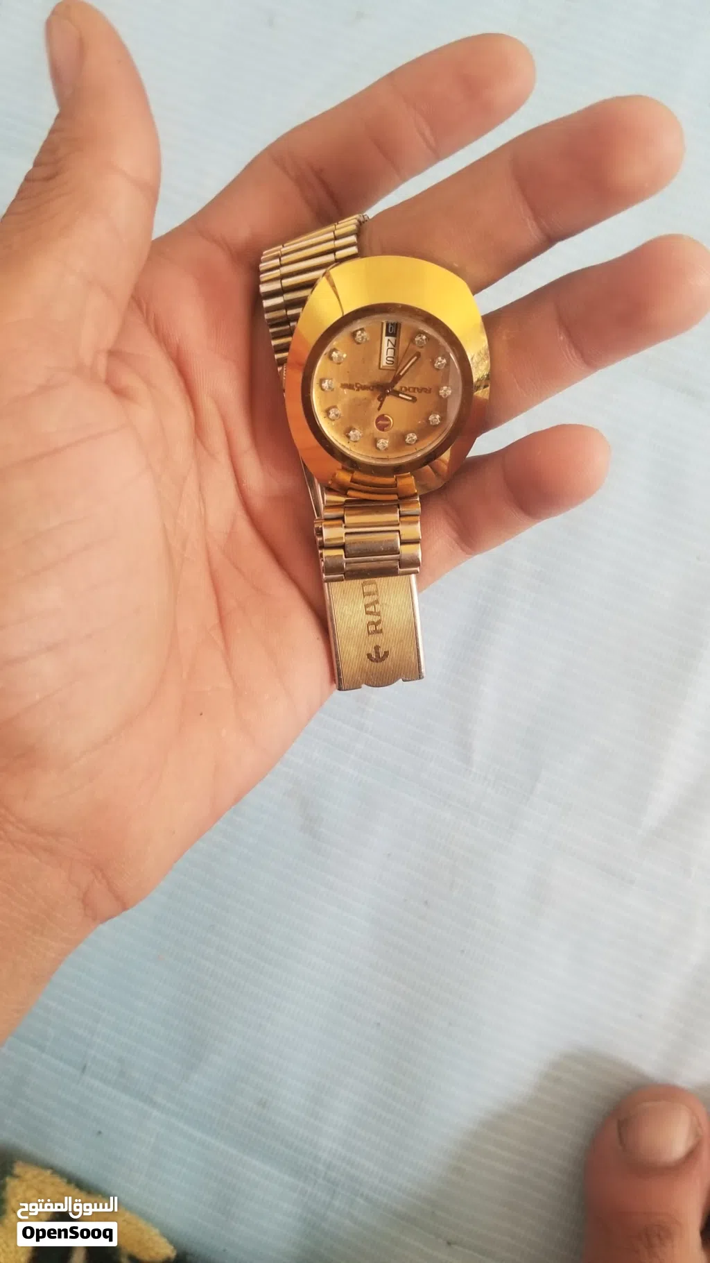 ساعات للبيع