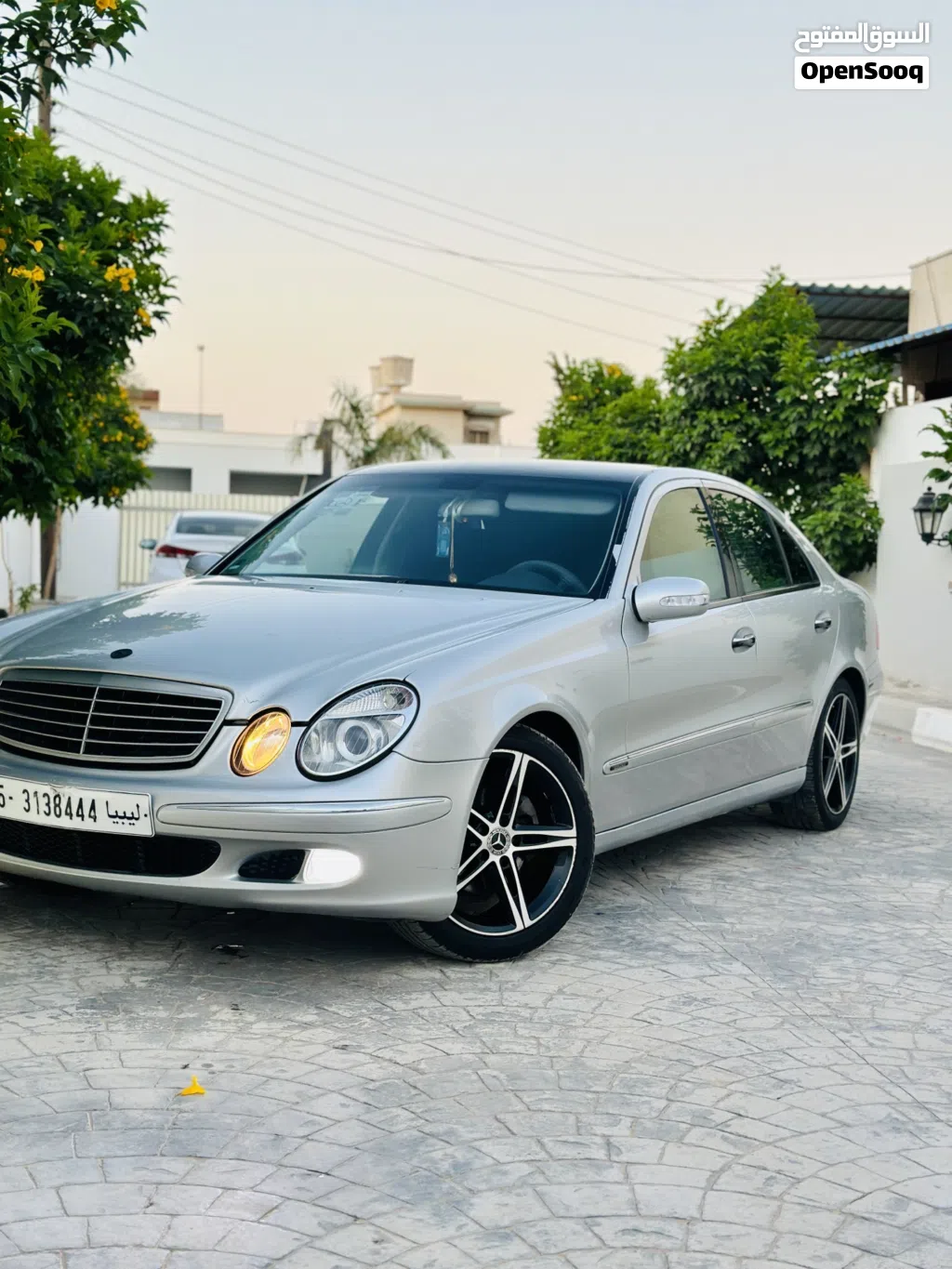 مرسيدس بنز الفئة-E E 240