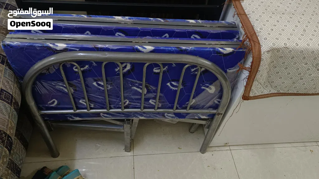 سرير حديد سنجل مع مرتبه