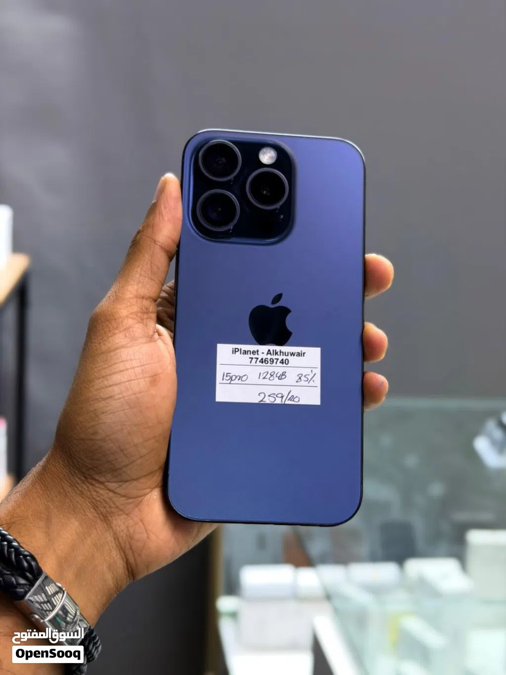 iPhone 15 pro 128 GB Smooth phone available