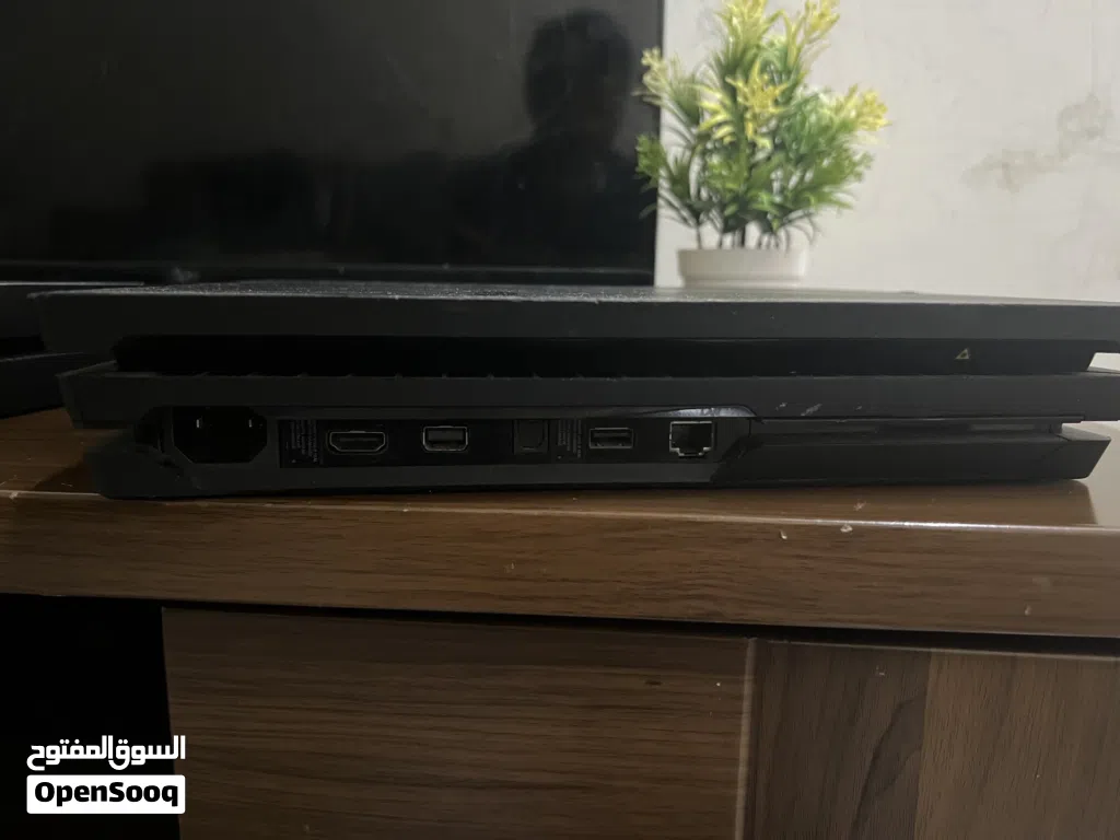 PS4 pro 1 TB storage