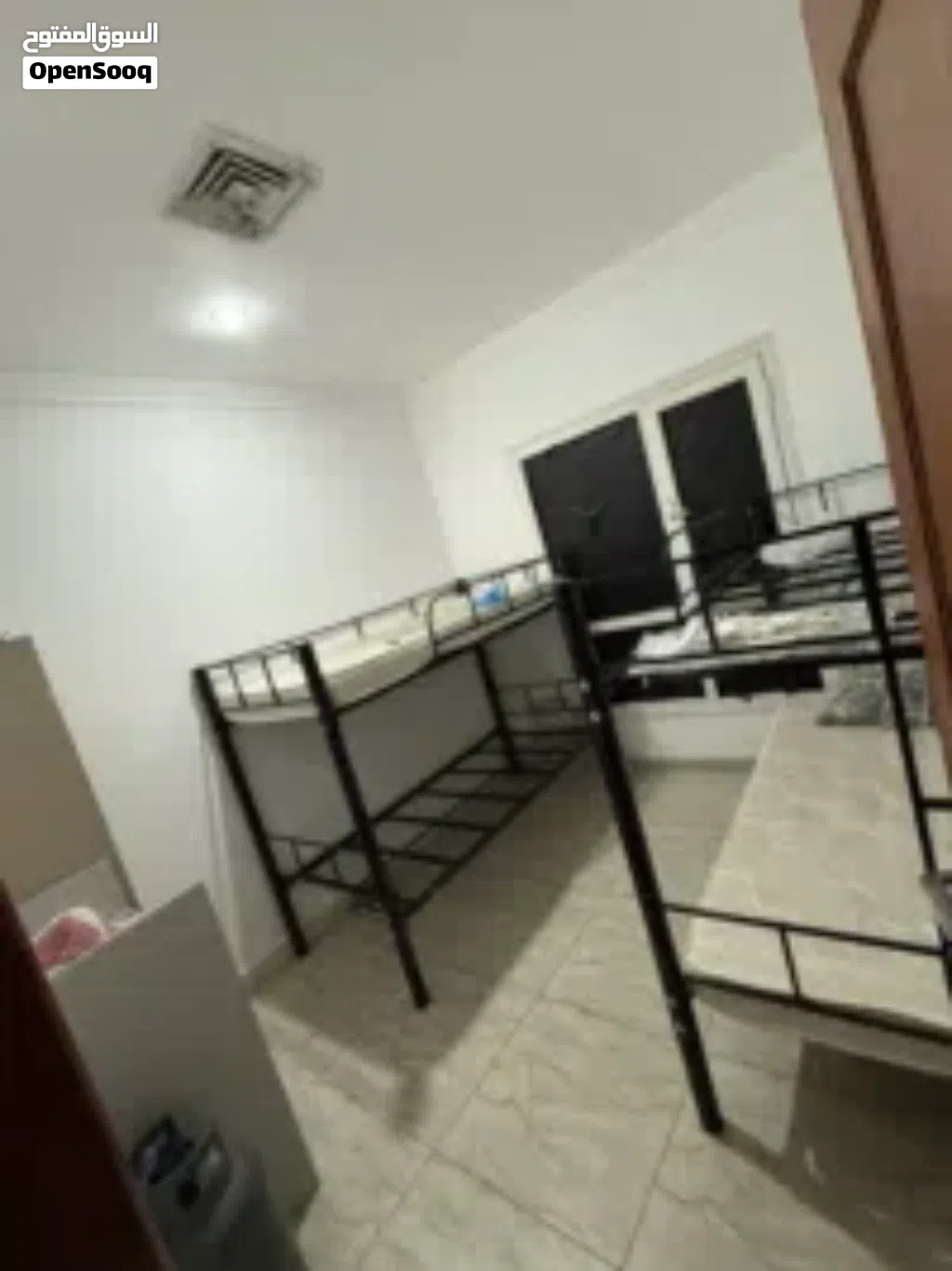 sharing room avilable