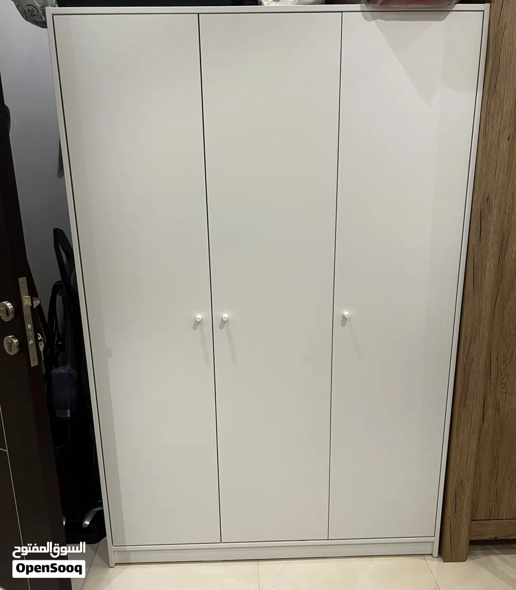 3 door wardrobe 117x55x176 cm