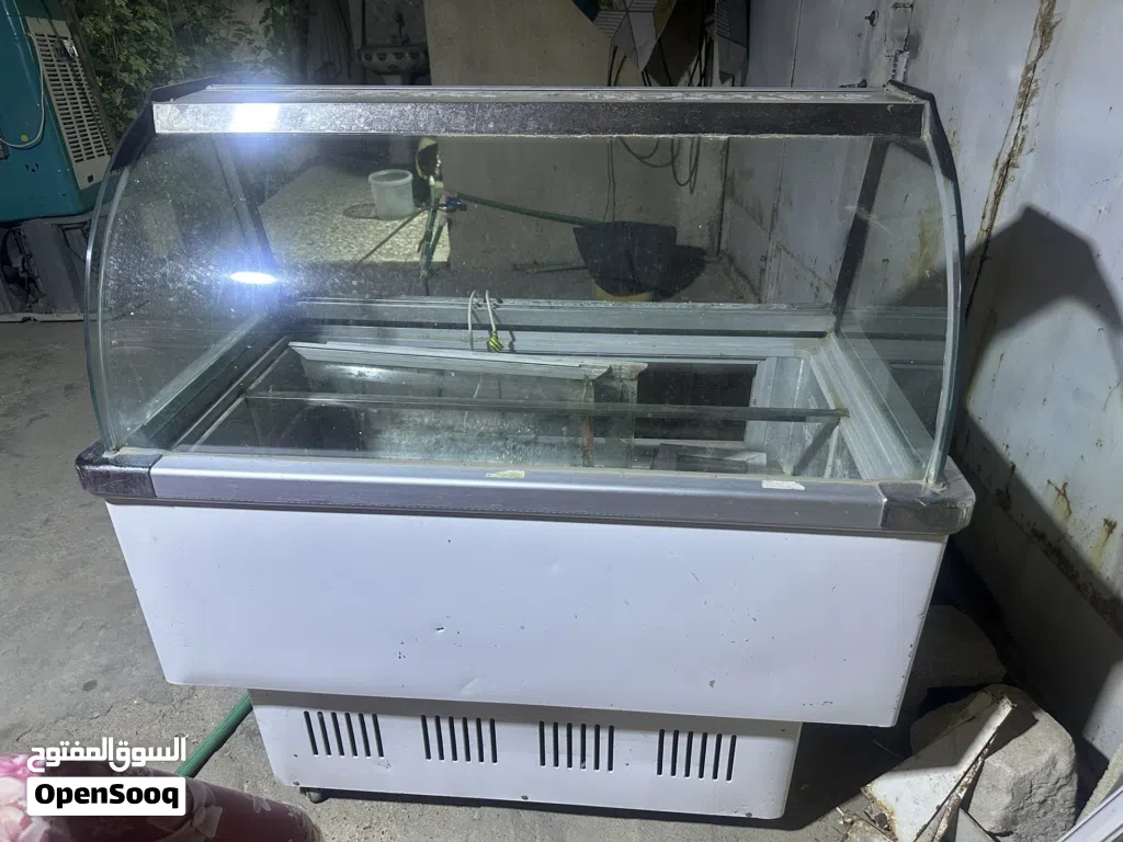 عارضه اجبان مستعمله واحد متر ويوجد متر ونص تعزيلت محل ام المتر سعرها 300