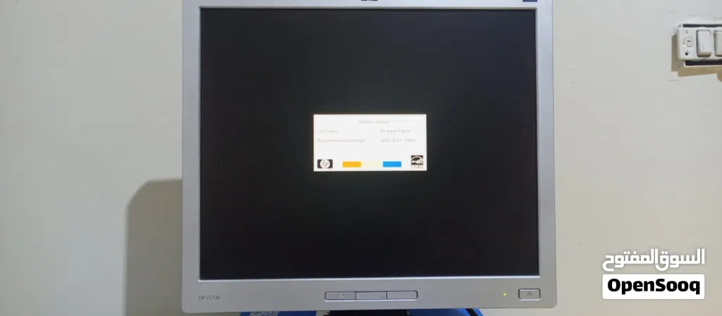 شاشة hp L1706 بحالة ممتازة