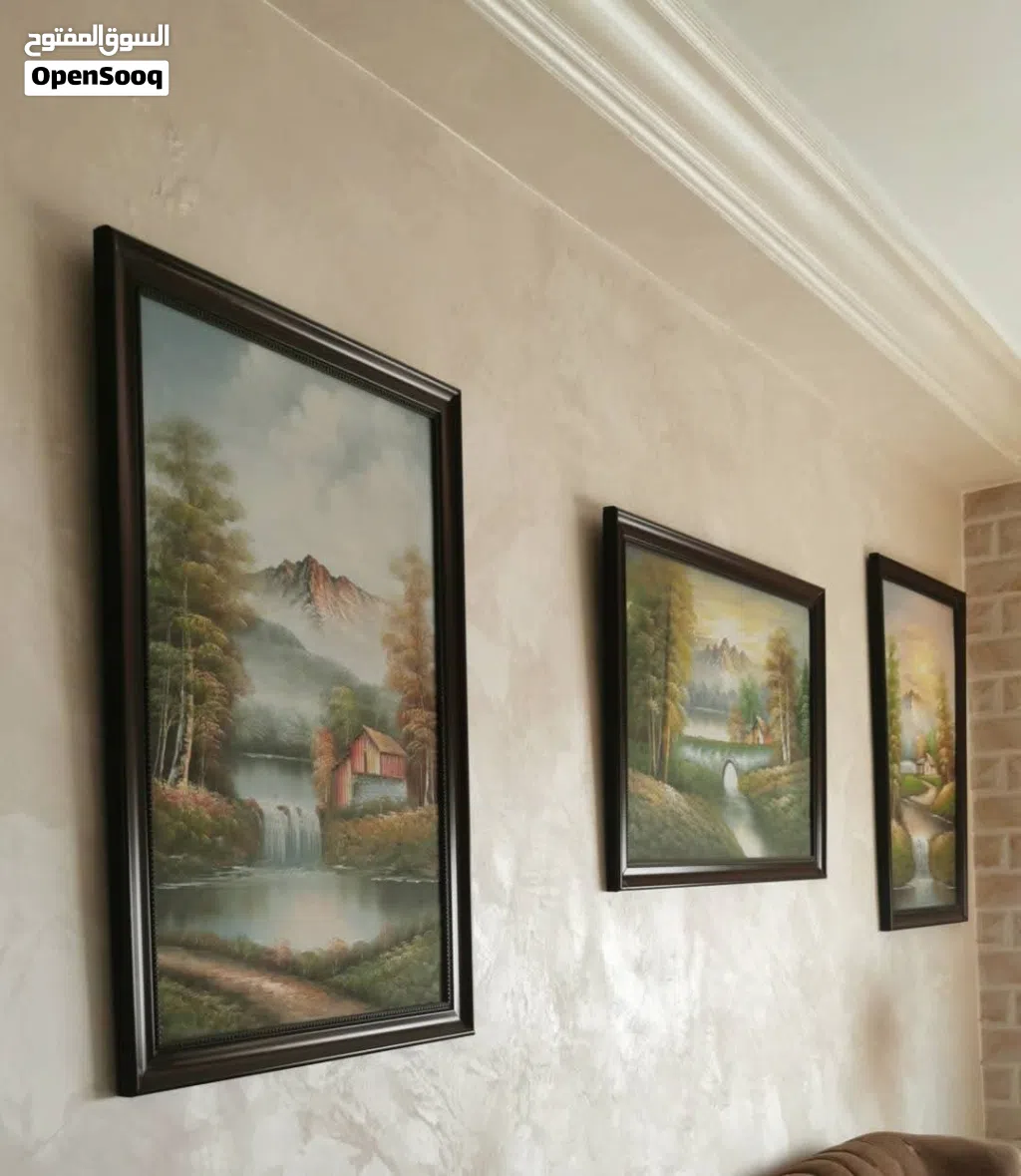 لوحات فنيه من معرض رسم للبيع متطابقات بالحجم تلات نفس الحجم باطار خشبي مميز الوان واطار رائعين