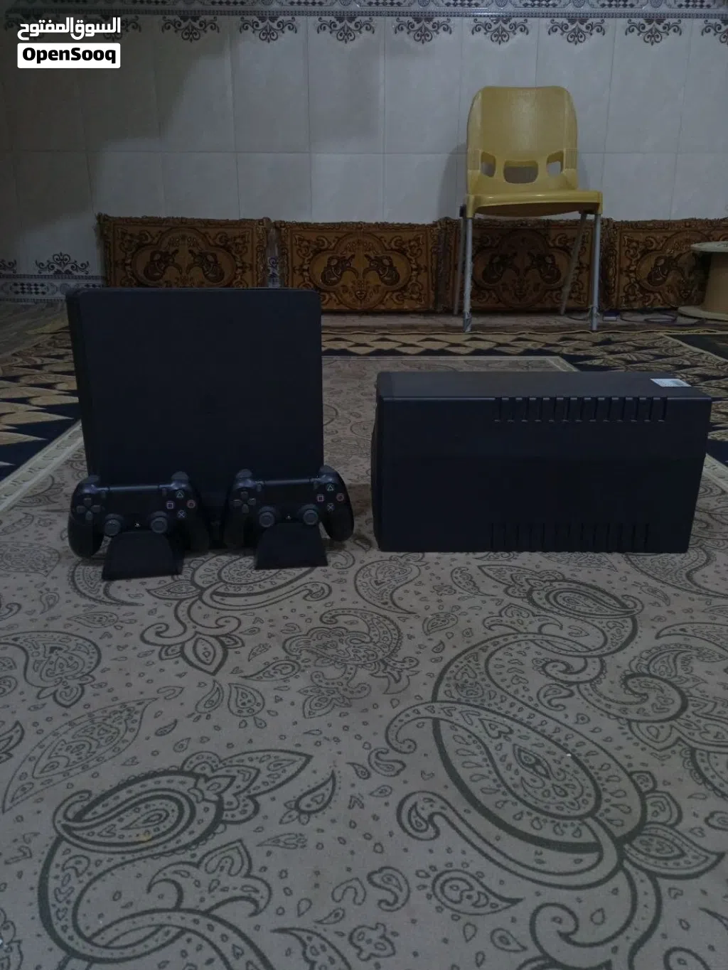 بليستيشن 4 للبيع مع يده وحده ويوبياس بليستيشن سلم مع كامل الاغراض ويا ستاند و الكراتين وياه يجن