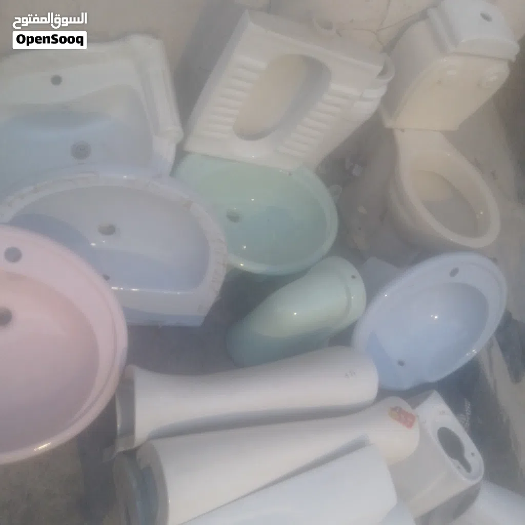 مغاسل مع قواعدهم مقاعد حمامات عربي ومقاعد حمامات افرنجي اي طقم بخمس ليرات