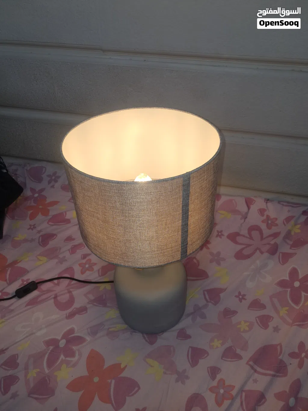 lamp lights bed side table