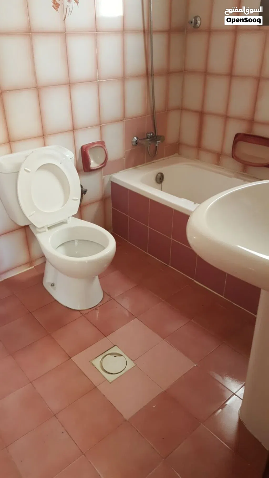 flat 4 room one siting 3 bathes