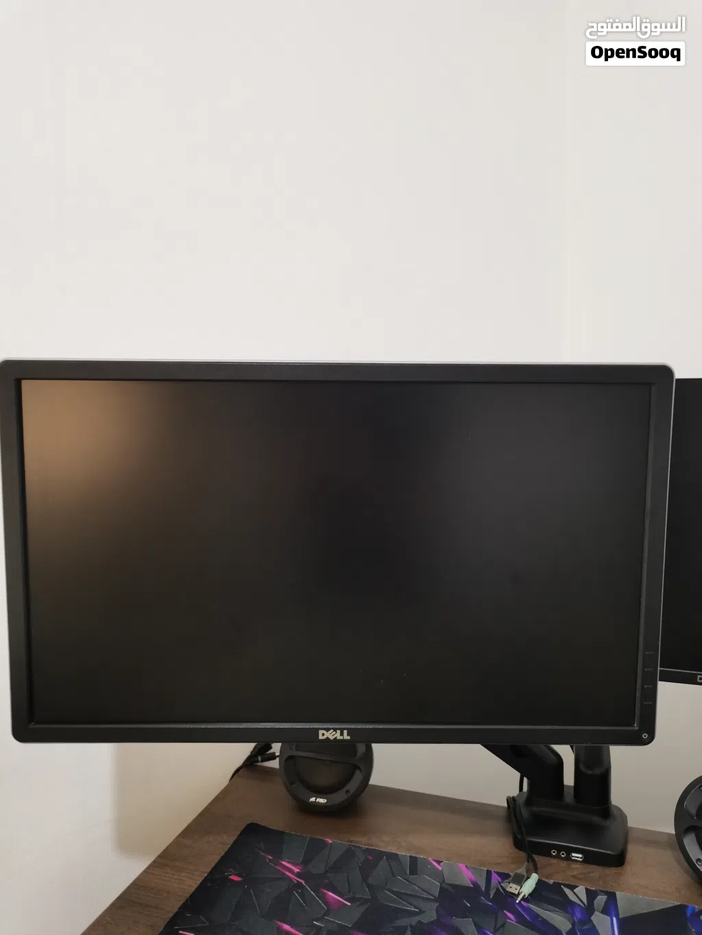 شاشة DELL نظيفة تمام بدون اي مشاكل في الصورة تدعم منفذ DP مع ستاند خاص فيها 60HZ. 24 Inch