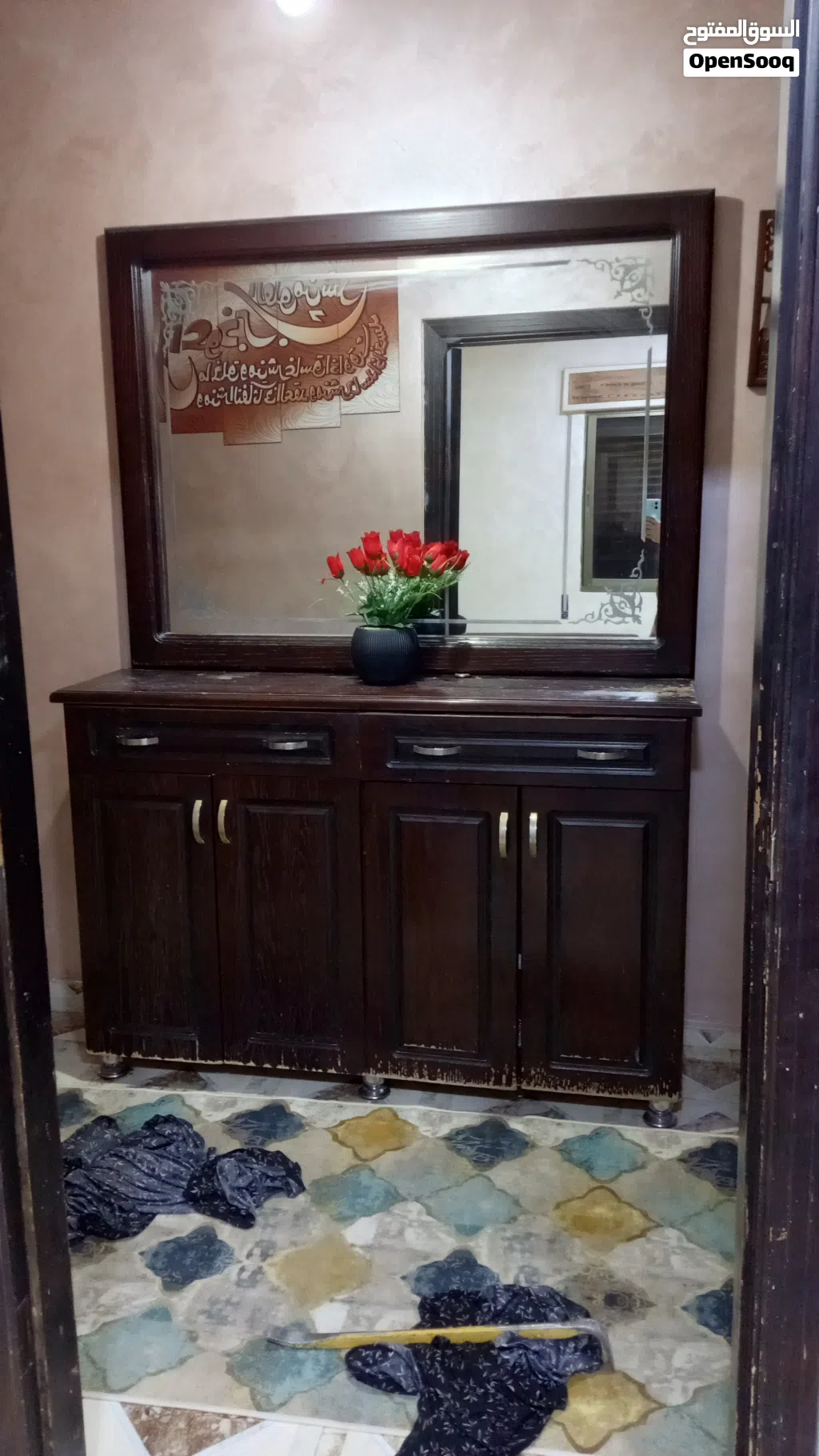طاوله مع مراي كثير تقيله كبير