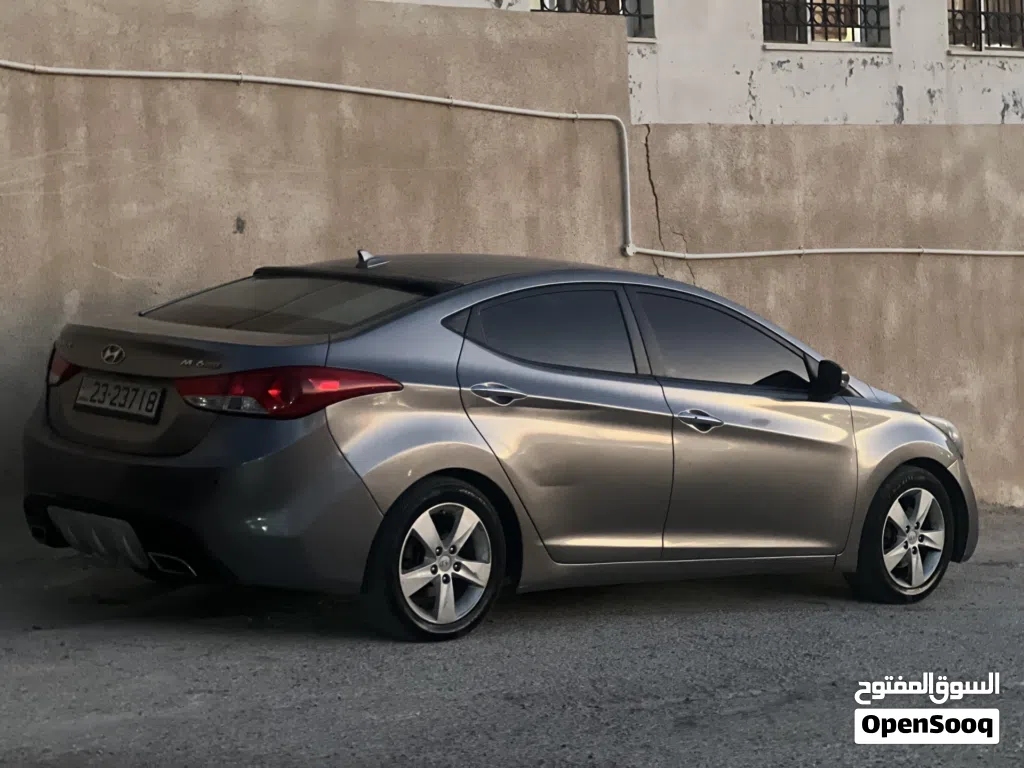 هيونداي افانتي Limited