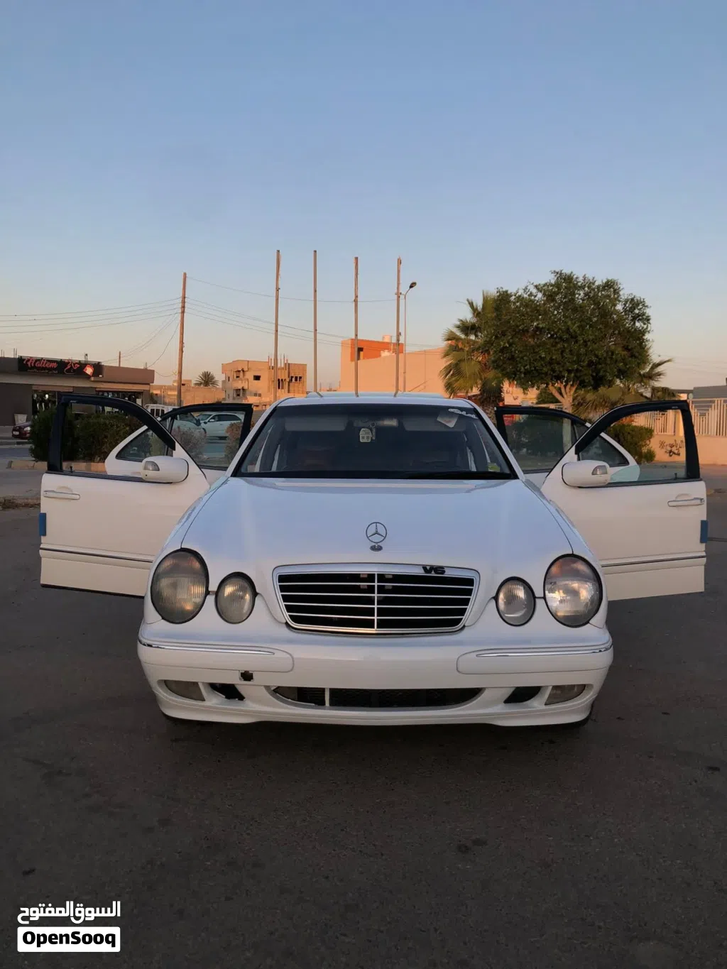 مرسيدس بنز الفئة-C C 320