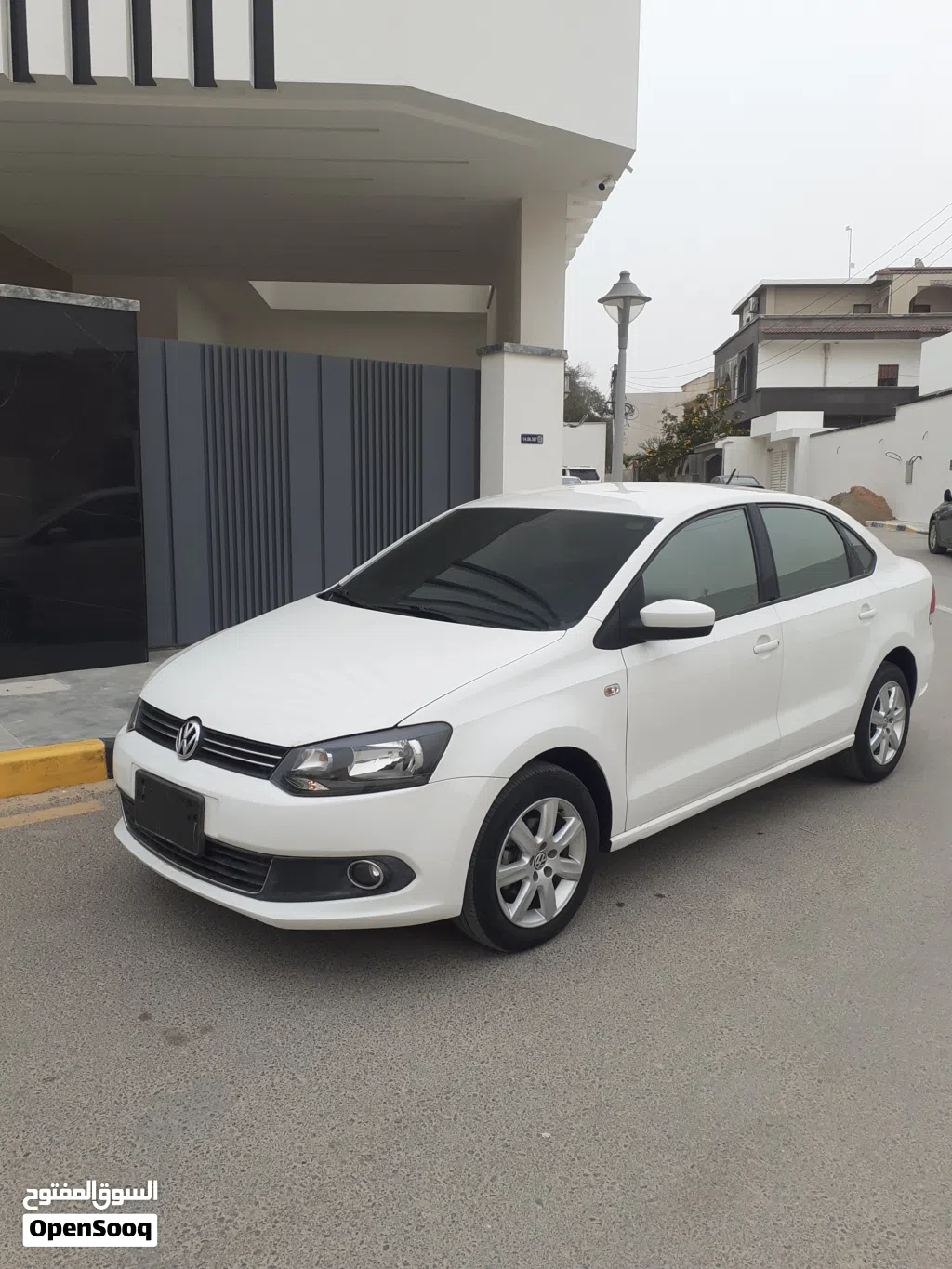 فولكسفاغن بولو Standard