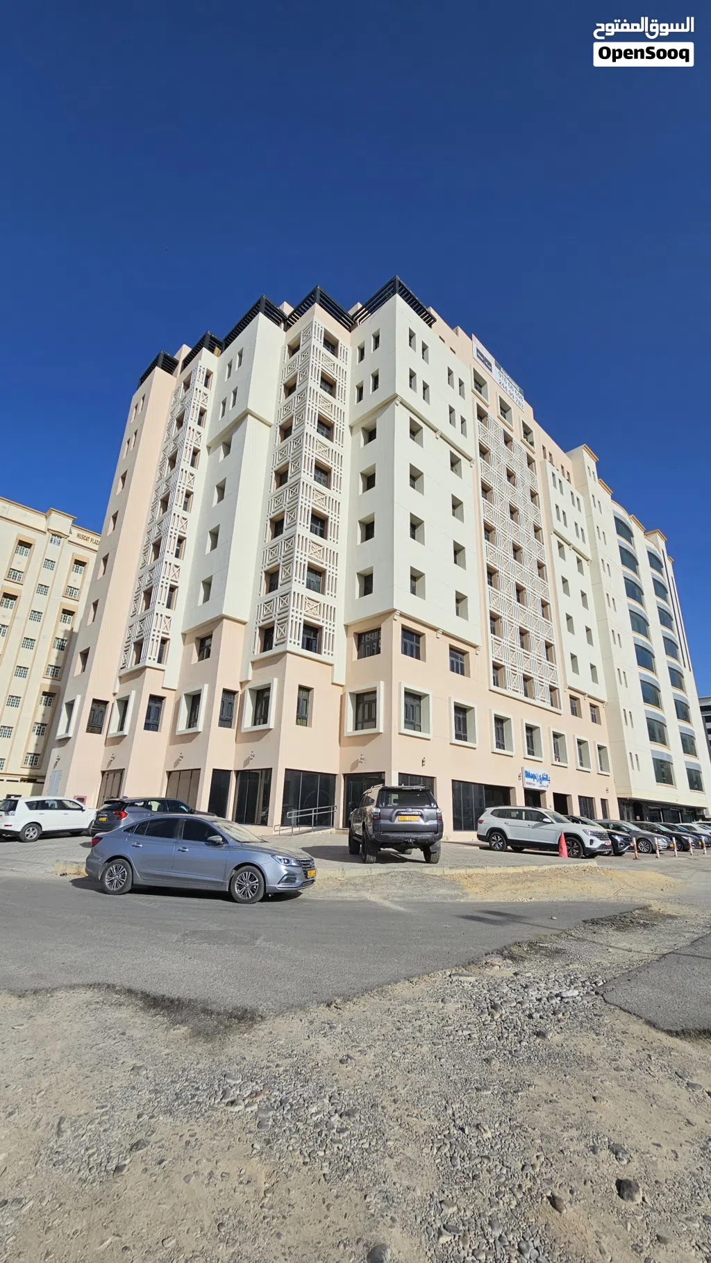 شقق للايجار للعوائل في العذيبة الجنوبية قريب من جميع الخدمات _ 2bhk For Rent in azaiba