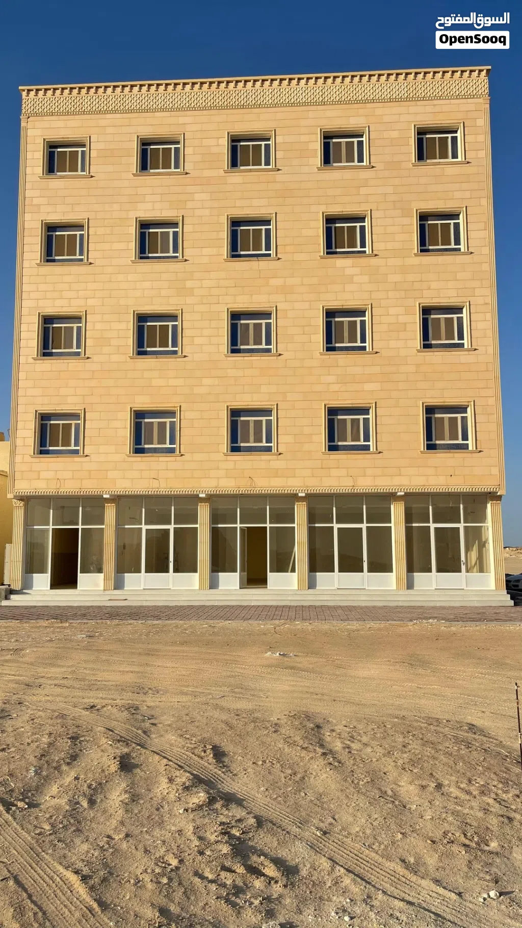 بناية سكني تجاري