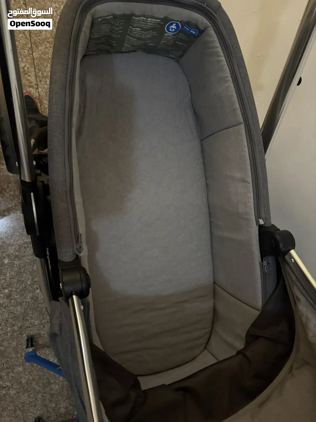 Ocarro/ Flip XT 3 bassinet baby carrier like new carrycot