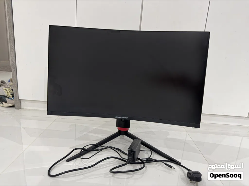 للبيع شاشة Porodo gamingشبه جديده165 hz , كيرف، full HD,2k