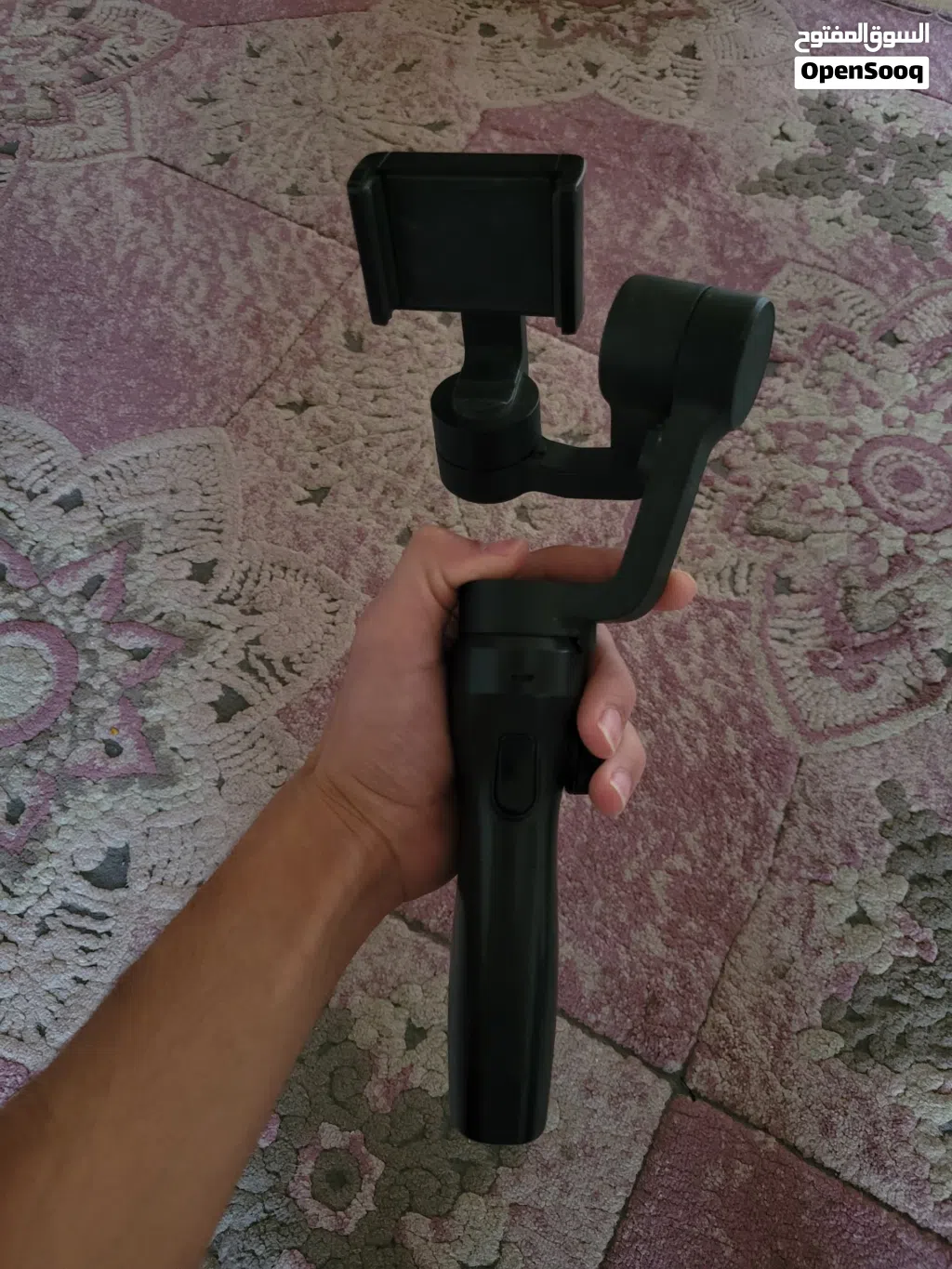 DJIOSMO2 توجد مثبت الجوال .للتصوير الثابت. السعر ب 200 سعودي فقط
