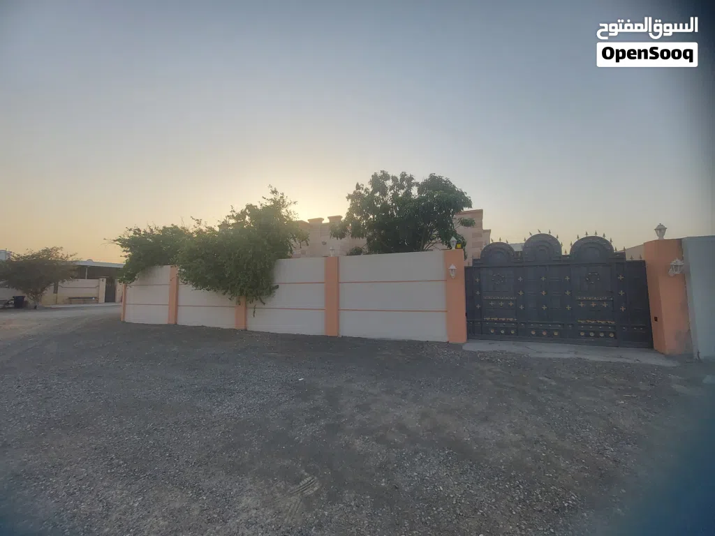 منزل للبيع ولاية صحم بلدة الصحمي وقريب منه جامع الصحمي والعزة هايبر ماركت