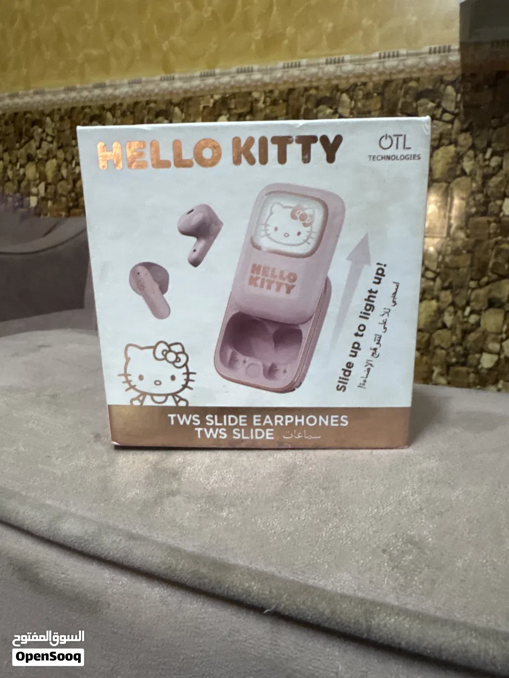 Hello Kitty headset, limited edition