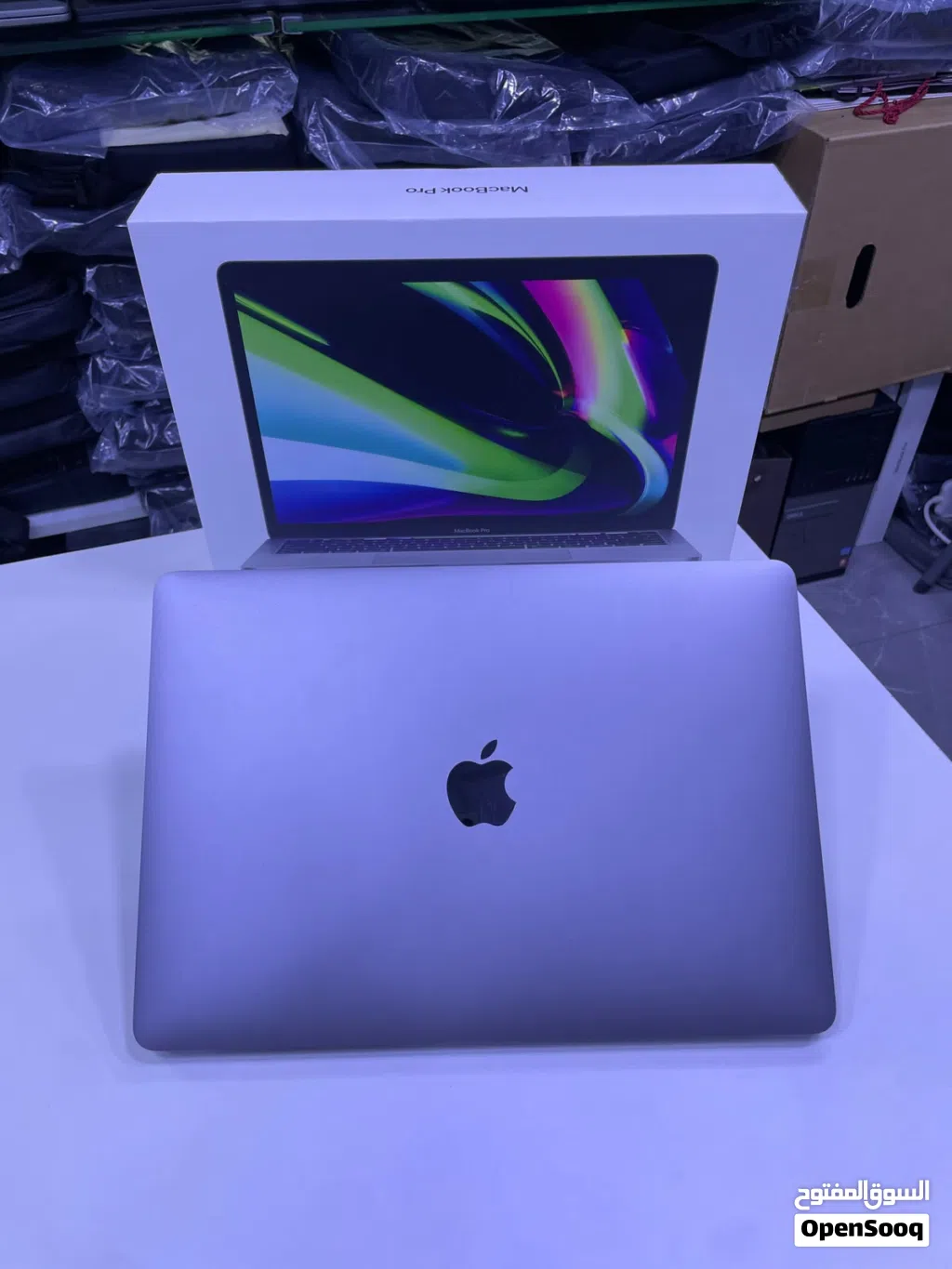 للبيع MacBook Pro 2020 بحالة ممتازة ونظيف جدًا المعالج: Apple M1 الرام: 8GB