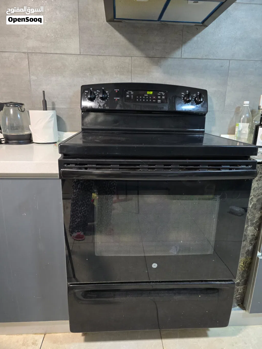 General Electric (GE) Electrical Cooking Range • 4 Burners And Oven