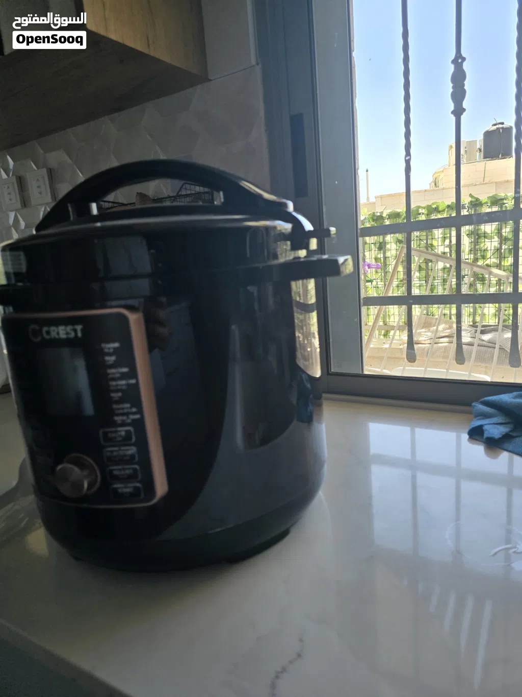 طنجرة ضغط كهربائية من شركة كريست