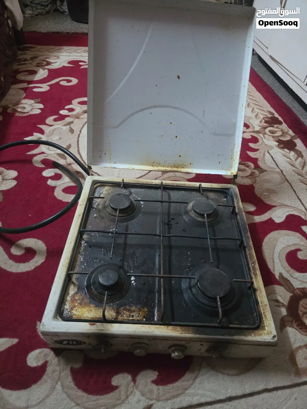 طباخ اربع عيون